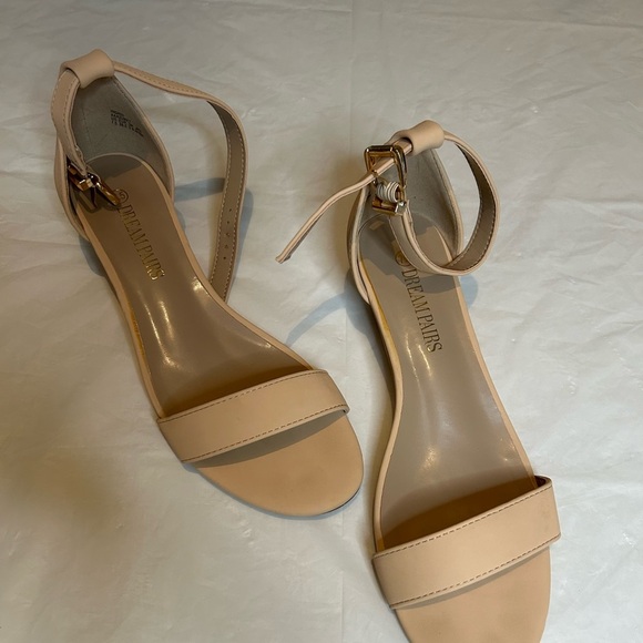 Dream Pairs wrap sandal, size 7.5. - Picture 3 of 5